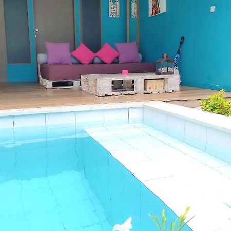 Meno Suites Гили Мено Екстериор снимка
