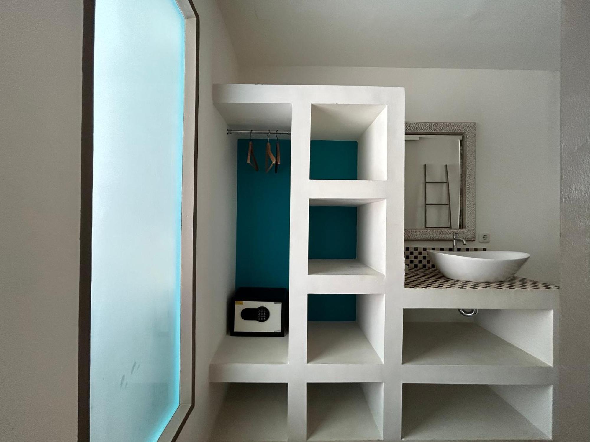 Meno Suites Гили Мено Екстериор снимка